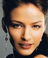Tabrett BethellƬ