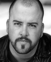 Chris SullivanƬ