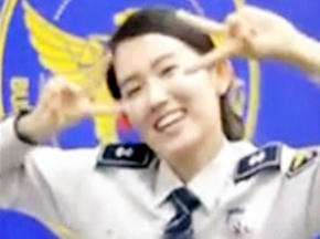 美女警察撒娇秒杀宅男