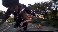 实拍男子用"绳命"碰瓷