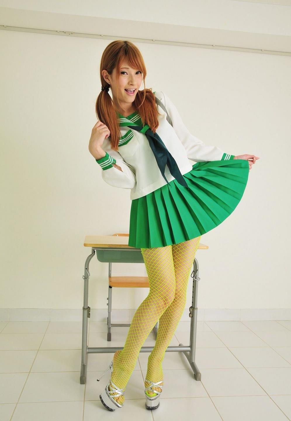���ӰԺy�ֻ���첥