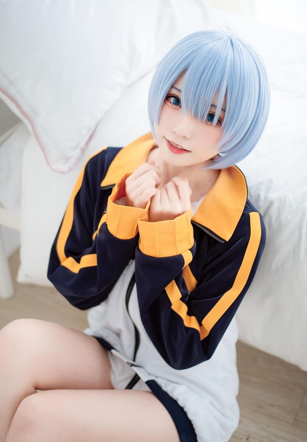 ɫ���ļ䷿