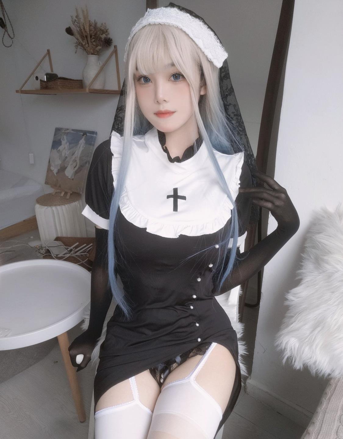 �������