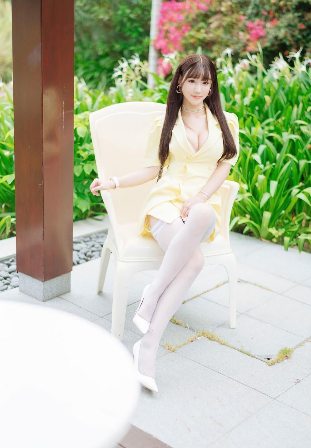 ����YIN���ĸ���Ůѧ��H����һ��